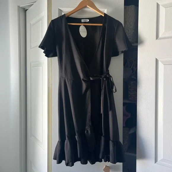 Elegant Black Wrap Dress Size Small NWT - Picture 2 of 9